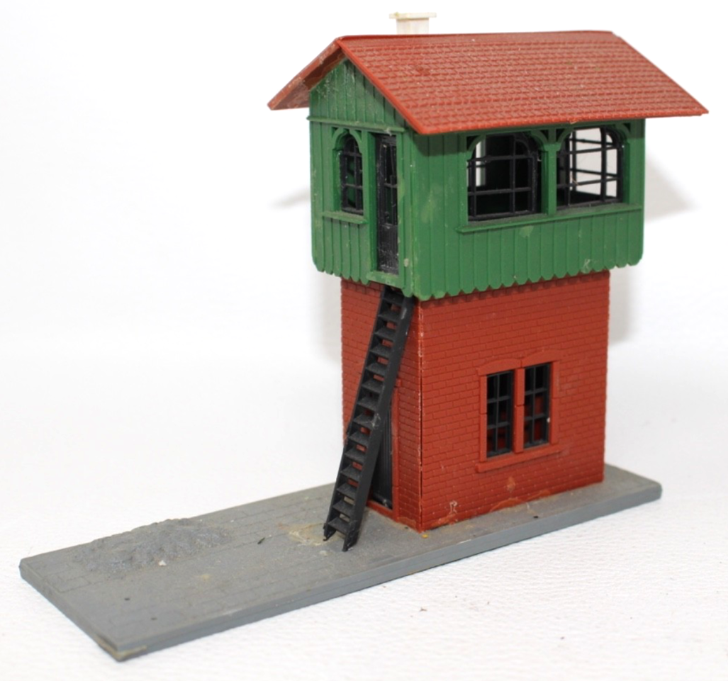 Pola H0 560 Stellwerk "Waldheim" 13 x 5,6 x 10,5 cm - fertig gebaut - H0 HO 1:87