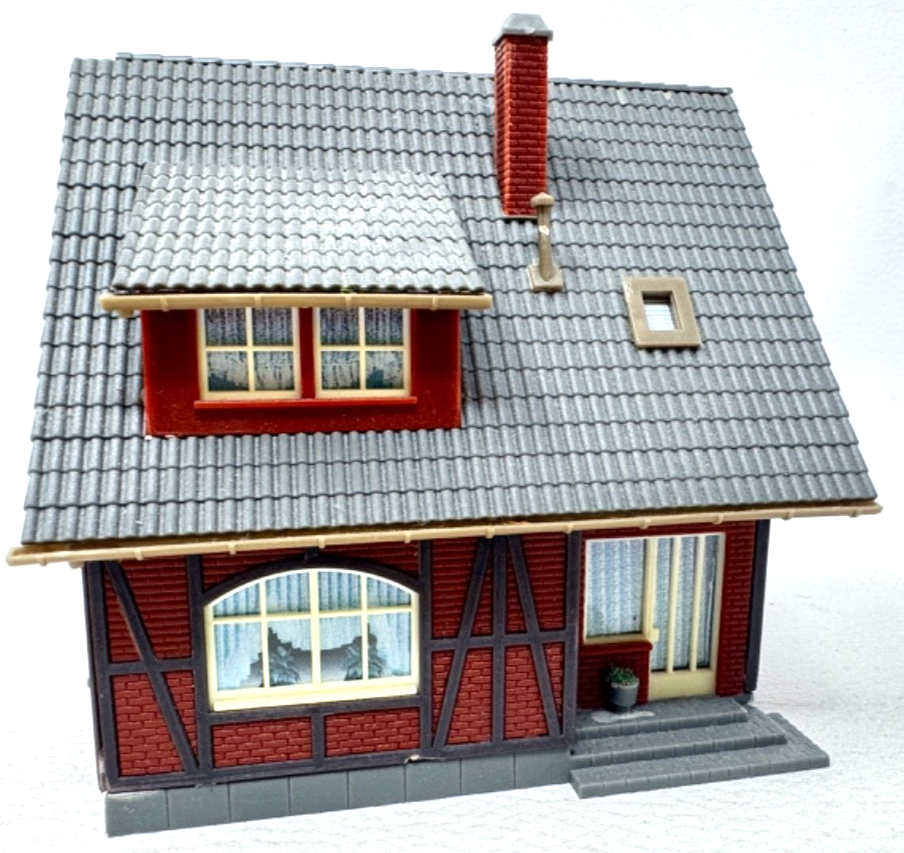 Faller H0 131202 Bausatz Klinkerhaus ca. 11,2 x 9 x 9,6 cm - HO H0 1:87 Faller H0 131202 Bausatz Klinkerhaus ca. 11,2 x 9 x 9,6 cm - HO H0 1:87