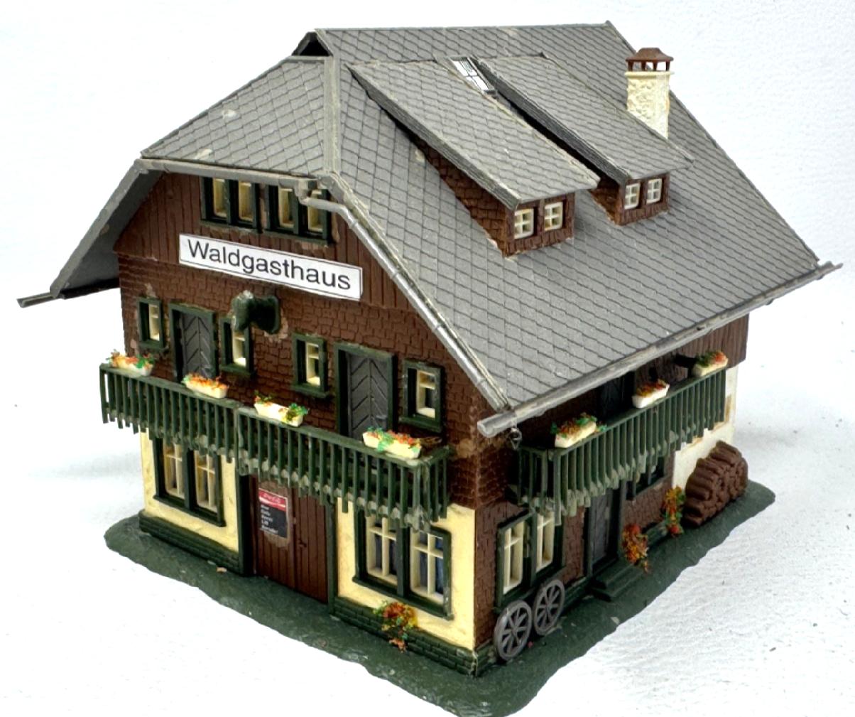 Vollmer H0 29013 Waldgasthaus aus Anlagerückbau 11,5 x 13,5 x 11 cm H0 HO 1:87 Vollmer H0 29013 Waldgasthaus aus Anlagerückbau 11,5 x 13,5 x 11 cm H0 HO 1:87