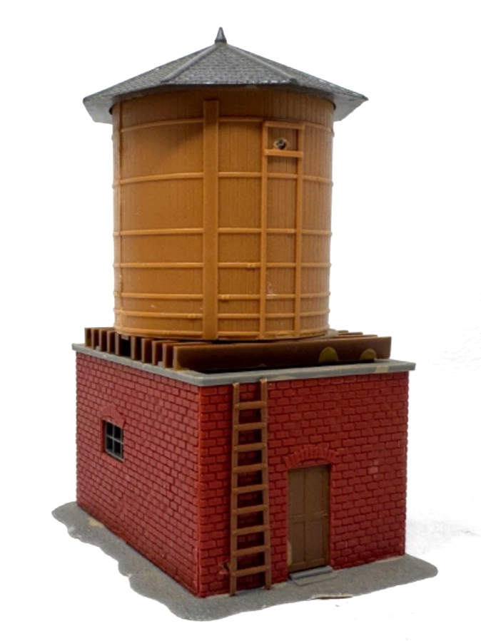 POLA H0 Wasserturm auf Sozialgebäude ca. 6,5 x 8,5 x 11,5 cm - HO H0 1:87