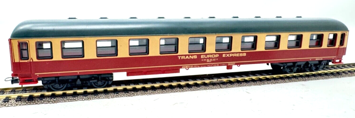 Lima Personenwagen Trans Europ Express - 88-80 107-0 - rot/beige - 1:87 HO H0