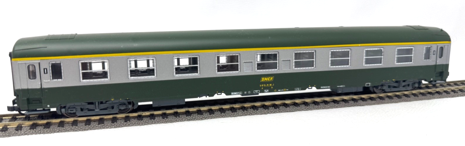 Roco 44611 H0 UIC-Y-Wagen Schnellzugwagen - 19-70 381-2 SNCF - H0 HO 1:87