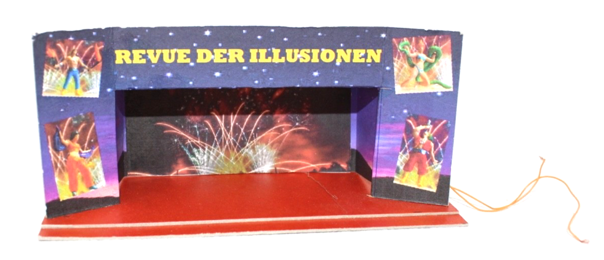 H0 Kirmesbude revue der Illusionen - Pappe - ca. 14,5 x 6,8 x 6,6 cm H0 HO 1:87