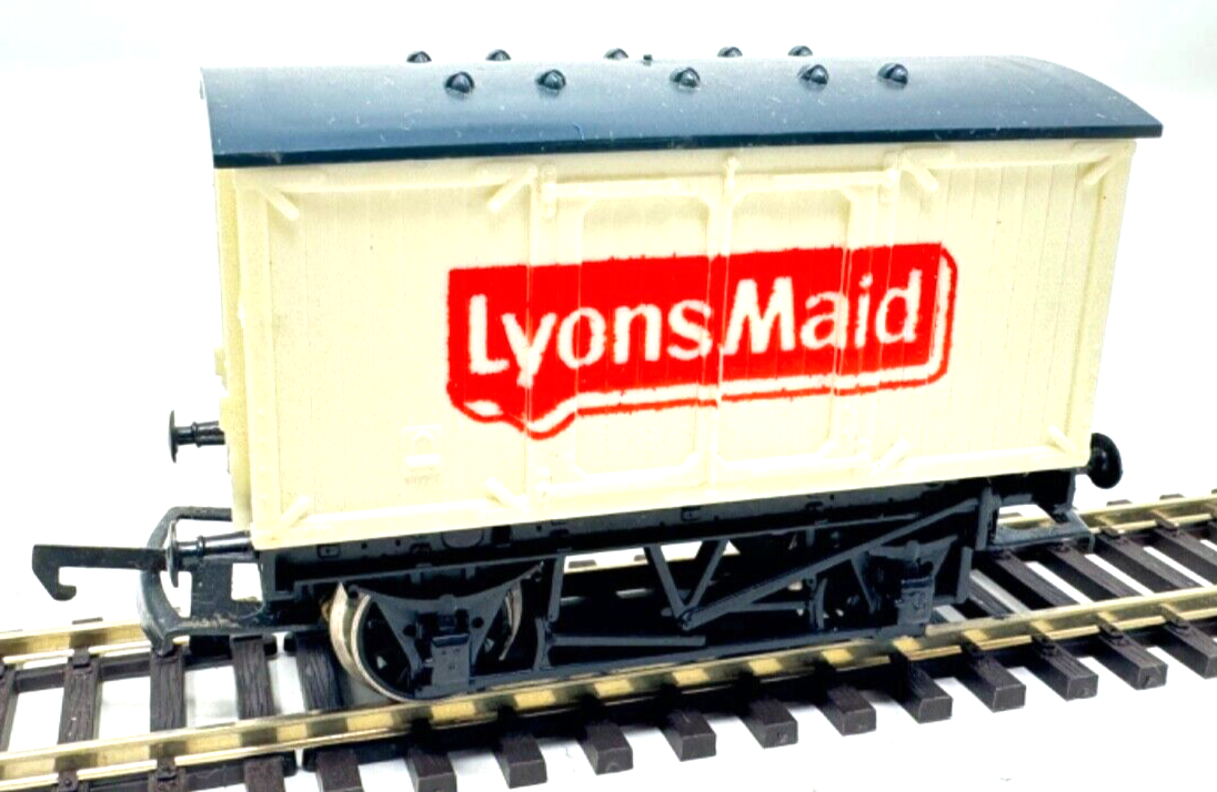 Hornby geschlossener Güterwagen Made in England - Lyons Maid - AC - 1:87 H0 HO Hornby geschlossener Güterwagen Made in England - Lyons Maid - AC - 1:87 H0 HO