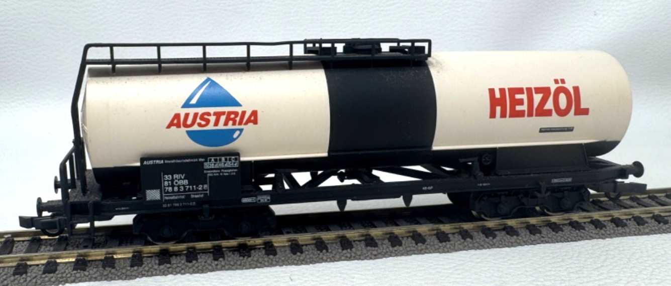 Liliput L222505 H0 4-achsiger Tankwagen Heizöl - 78 8 3 711-2 HO H0 1:87 mit OVP