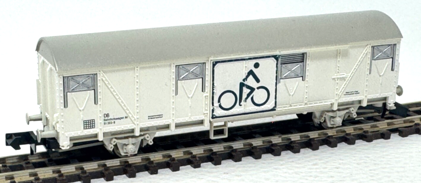 Arnold 4419 - N - gedeckter Güterwagen - Fahrrad - 51 203-8 DB Spur N - 1:160 Arnold 4419 - N - gedeckter Güterwagen - Fahrrad - 51 203-8 DB Spur N - 1:160