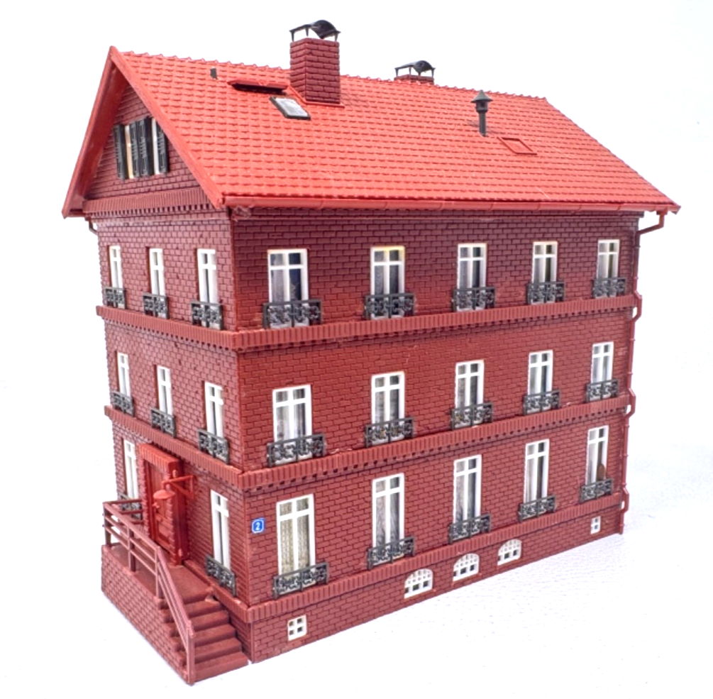 Vollmer 43805 H0 - Eisenbahner Wohnhaus - 1:87 HO H0 (16 x 10,2 x 14 cm)