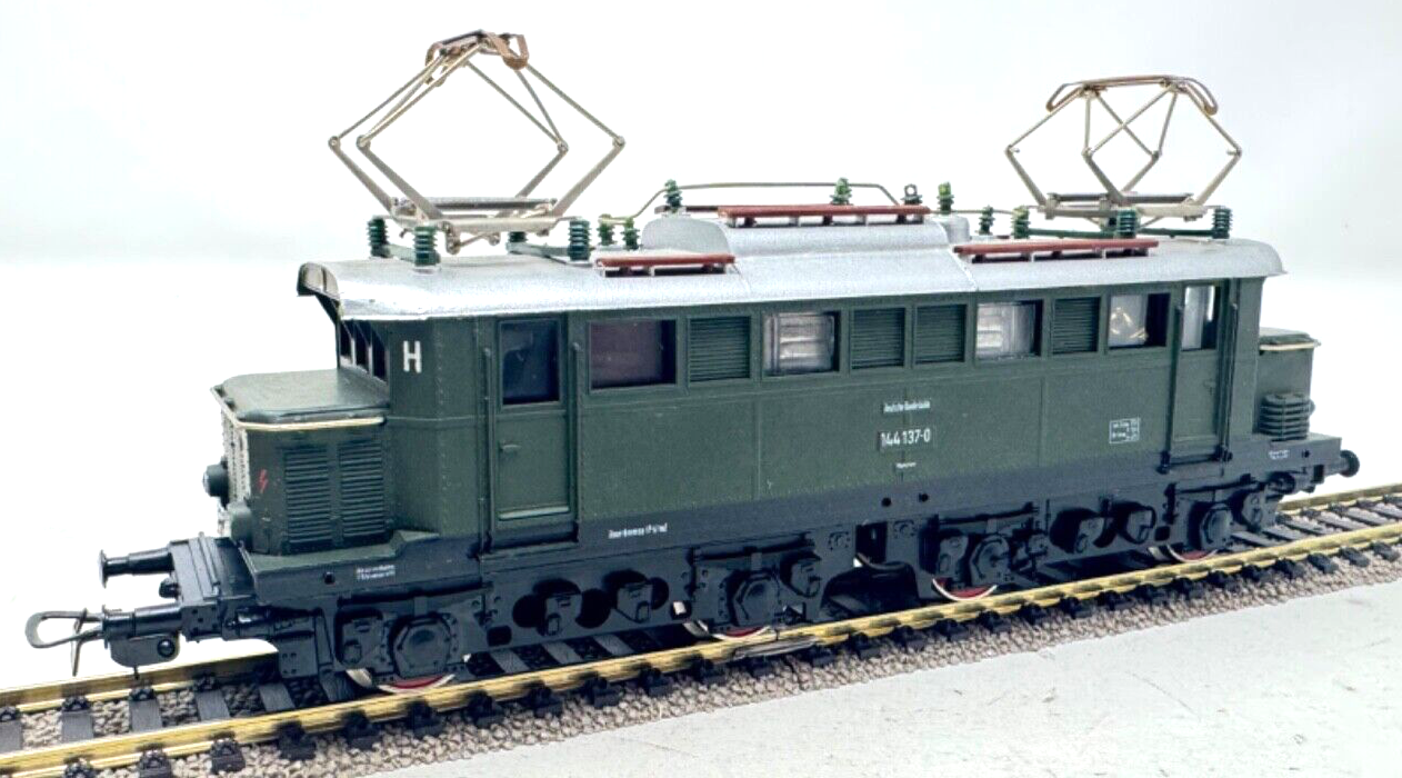 Piko E-Lok 144 137-0 - DR - grün-schwarz - H0 HO 1:87 Piko E-Lok 144 137-0 - DR - grün-schwarz - H0 HO 1:87