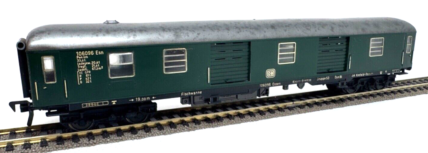 Fleischmann 5100 Gepäckwagen 106096 Esn / Pw4 üm - 1:87 HO H0 Dach mit Flecken