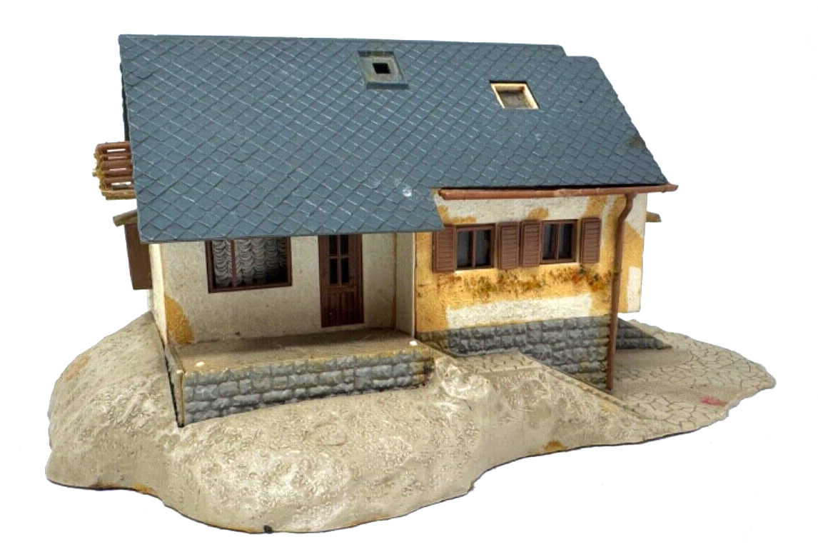 Vollmer 3714 Wohnhaus mit Terrasse auf Hügel - 1:87 HO H0 (18 x 13,3 x 8) Vollmer 3714 Wohnhaus mit Terrasse auf Hügel - 1:87 HO H0 (18 x 13,3 x 8)