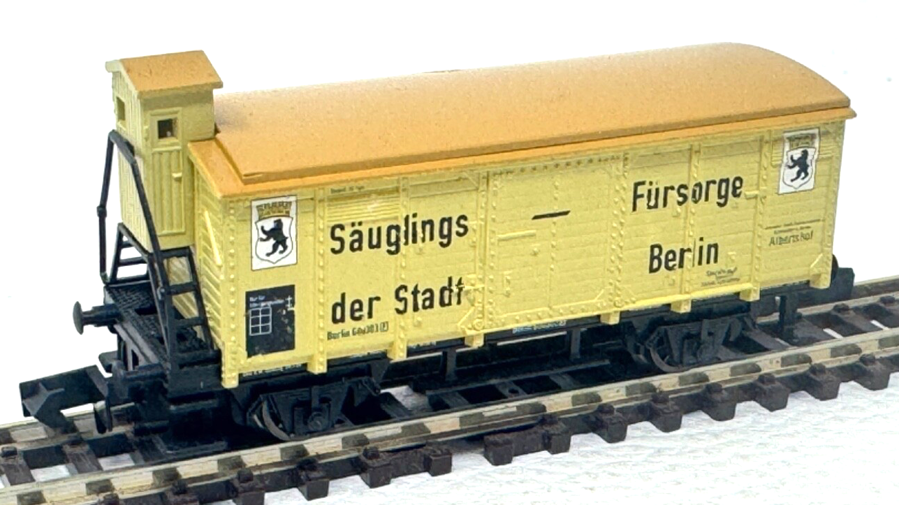 Arnold N 4256 Gedeckter Güterwagen "Säuglings-Fürsorge Berlin" Spur N - 1:160 Arnold N 4256 Gedeckter Güterwagen "Säuglings-Fürsorge Berlin" Spur N - 1:160