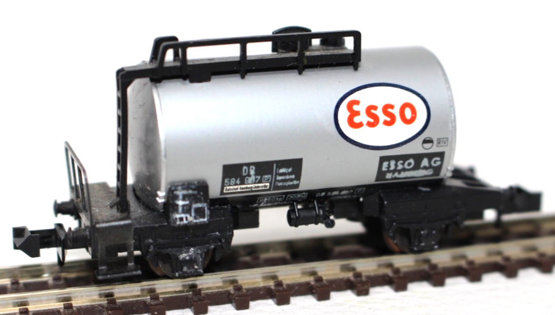 Minitrix N 3229 Kesselwagen ESSO - 584 907 DB - silber/schwarz - N 1:160
