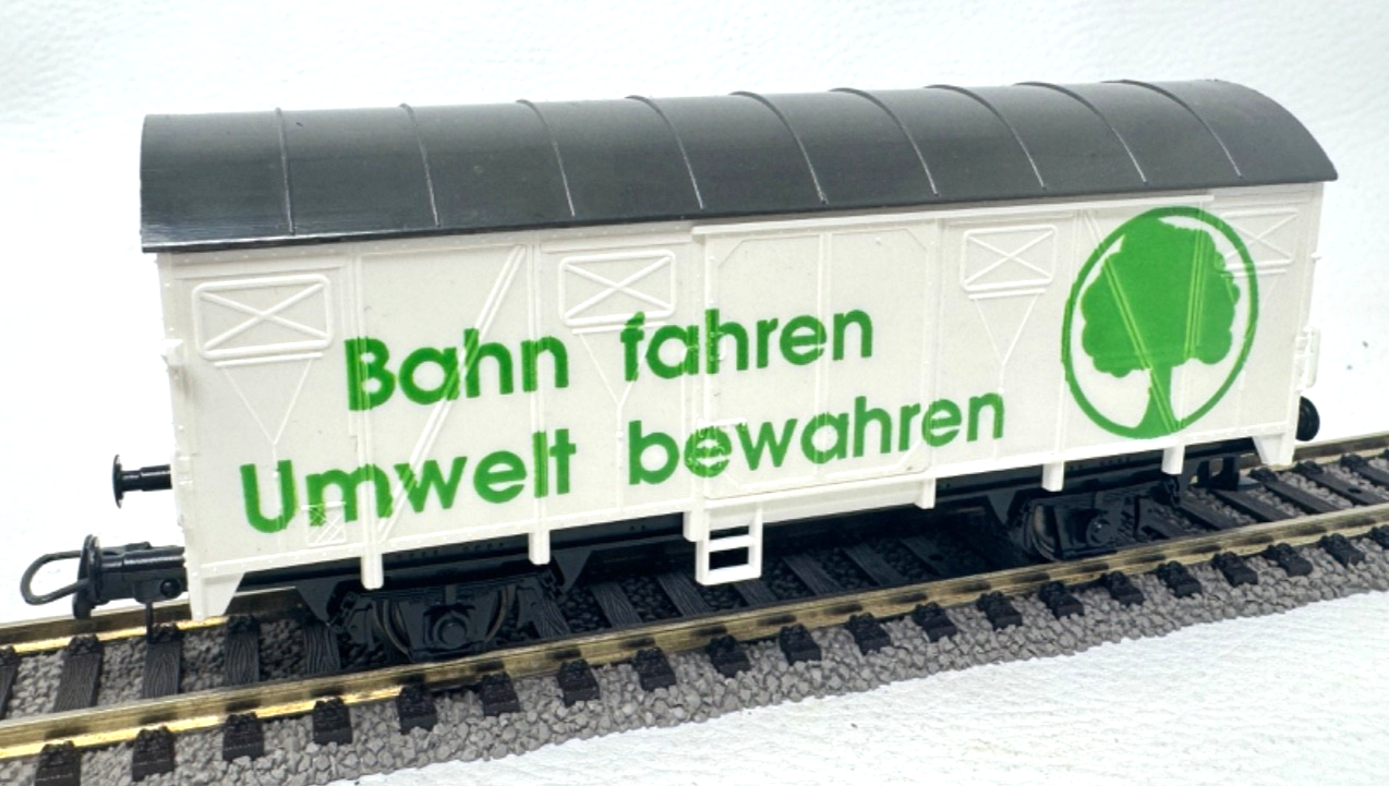 Roco H0 Gedeckter Güterwagen - Roco / Bahn fahren Umwelt bewahren H0 HO 1:87