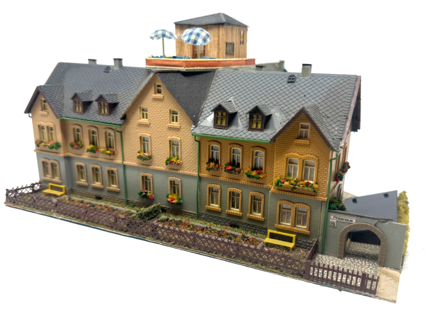 Auhagen Eigenbau - Wohnhäuser Komplex ca. 28,5 x 29,5 x 15 cm - H0 HO 1:87