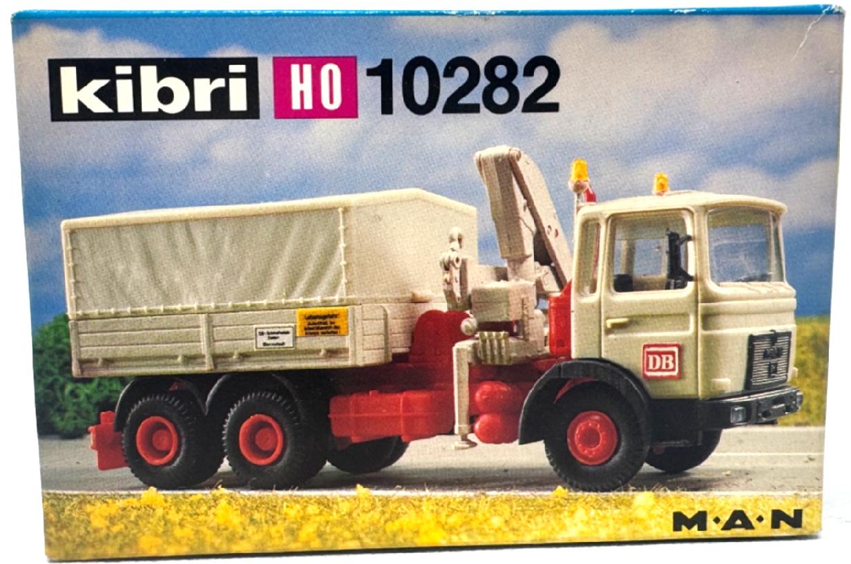 Kibri 10282 3-achs Schwerlast Zugmaschine mit Kran - MAN 26.361 DFS - H0 HO 1:87