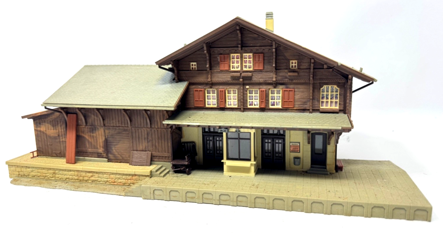 Kibri 550 H0 Bahnhof Oberried ca. 31,8 x 15,8 x 13 cm - H0 HO 1:87 Kibri 550 H0 Bahnhof Oberried ca. 31,8 x 15,8 x 13 cm - H0 HO 1:87