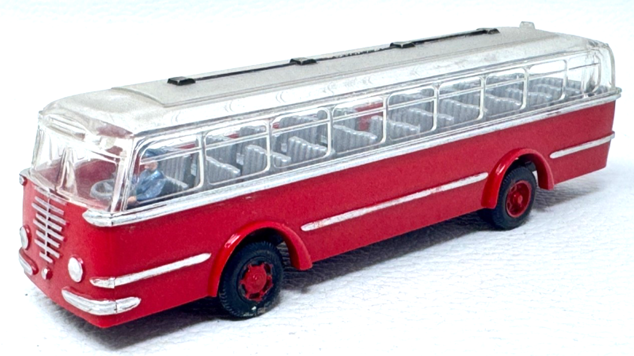 Wiking Büssing Bus - Reisebus mit Fahrer rot / silber / transparent - HO H0 1:87