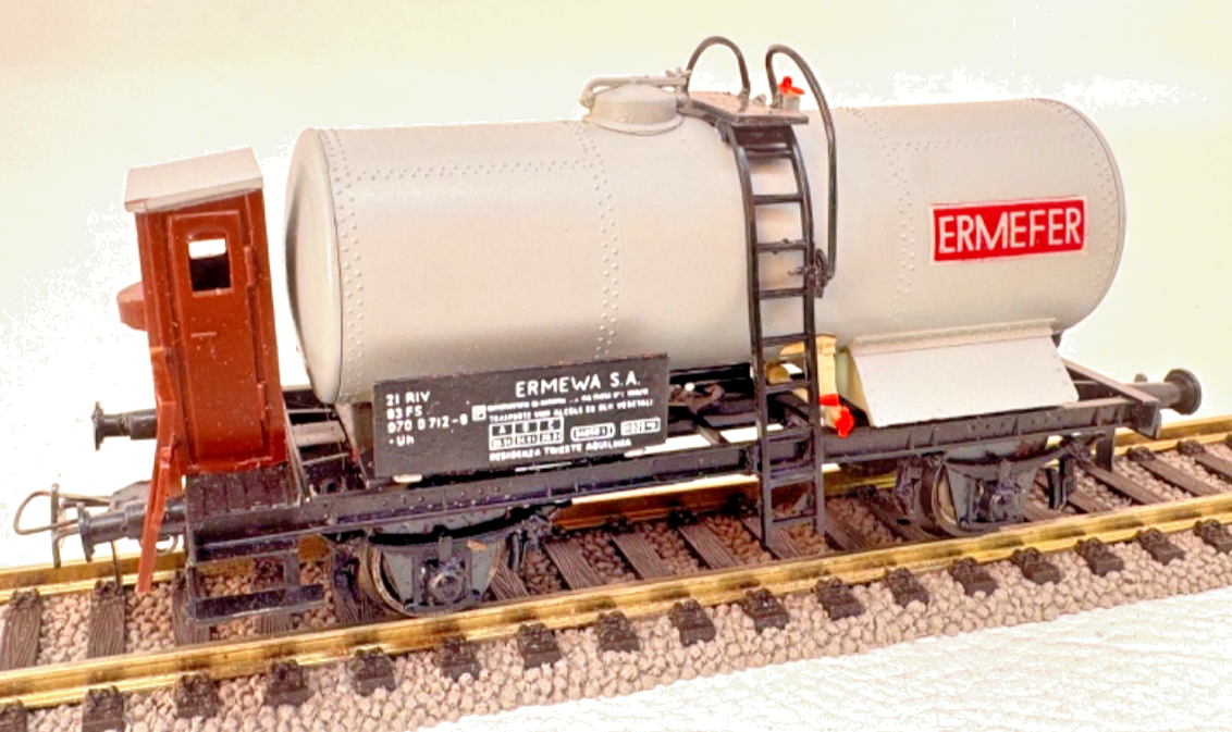 VEB Schicht 426/116 Weinkesselwagen ERMEFER - 070 0 712-8 FS - HO H0 1:87 VEB Schicht 426/116 Weinkesselwagen ERMEFER - 070 0 712-8 FS - HO H0 1:87