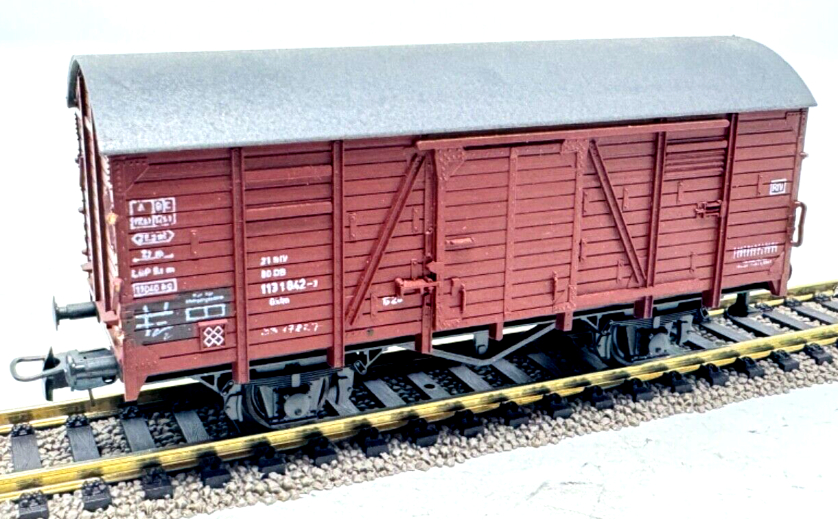 Roco H0 gedeckter Güterwagen der DB - 113 1 842-3 - 1:87 HO H0 Roco H0 gedeckter Güterwagen der DB - 113 1 842-3 - 1:87 HO H0