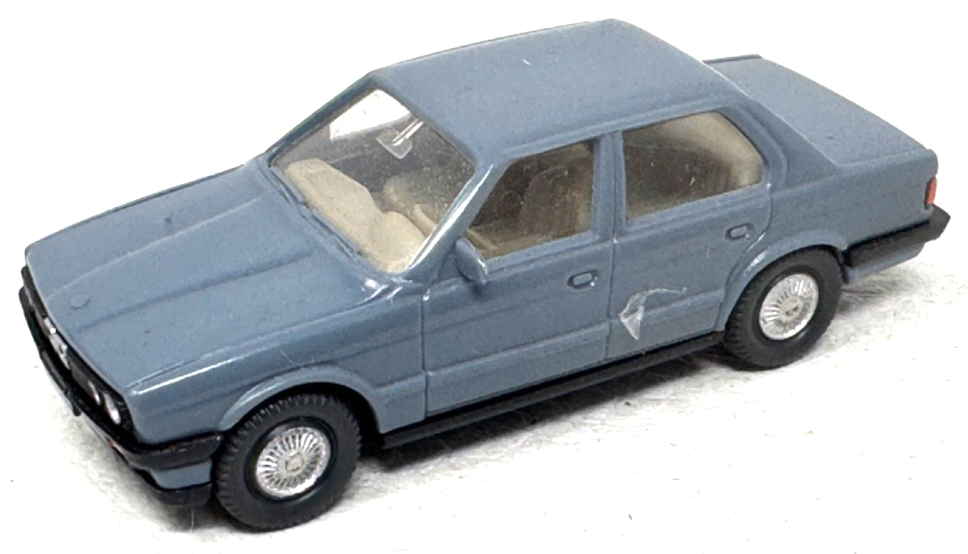 Wiking H0 1:87 BMW 320i - graublau - Berlin-W - H0 HO