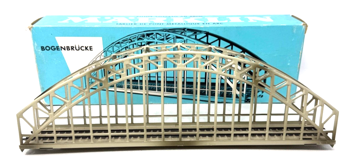 Märklin H0 7163 Bogenbrücke fest montiertes M-Gleise - 36 cm lang - HO H0 1:87