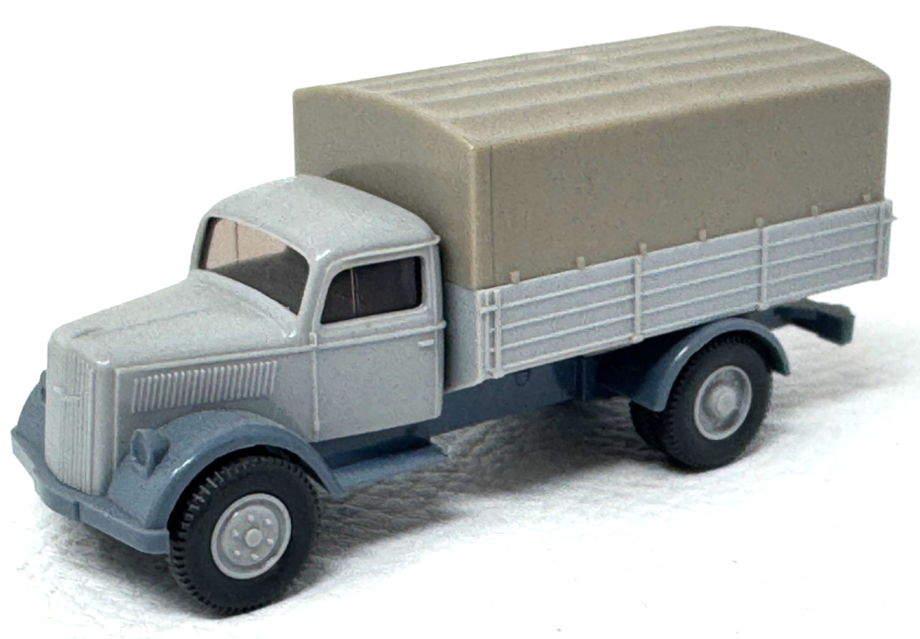 Wiking Opel Blitz 3350 Pritschen LKW mit Plane - H0 HO 1:87