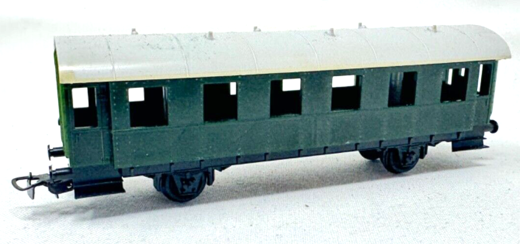 Piko Personenwagen - grün/grau - Dach hellgrau - Spur H0 - 1:87 H0