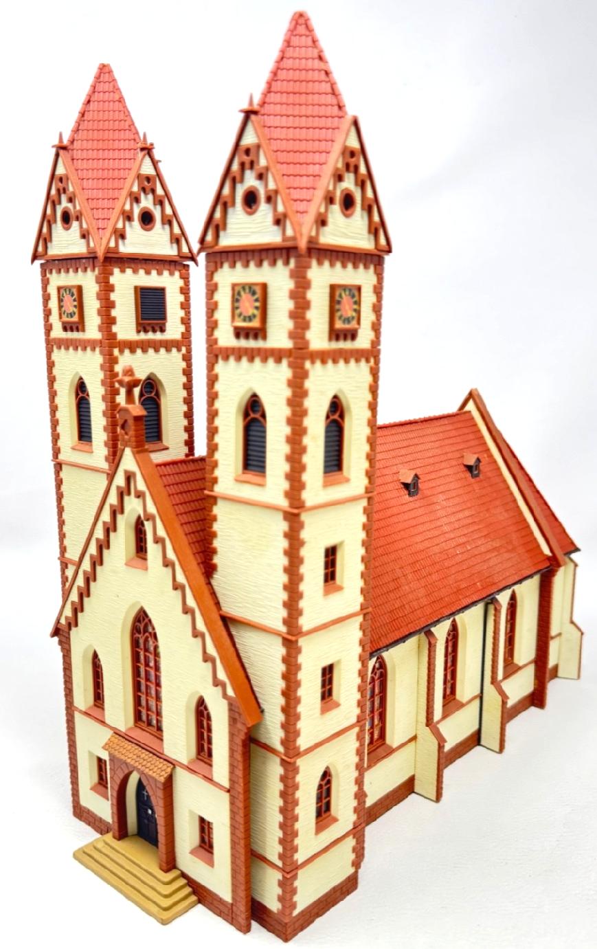 Faller H0 130905 doppeltürmige Stadtkirche - 34 x 14 x 36,8 cm H0 HO 1:87