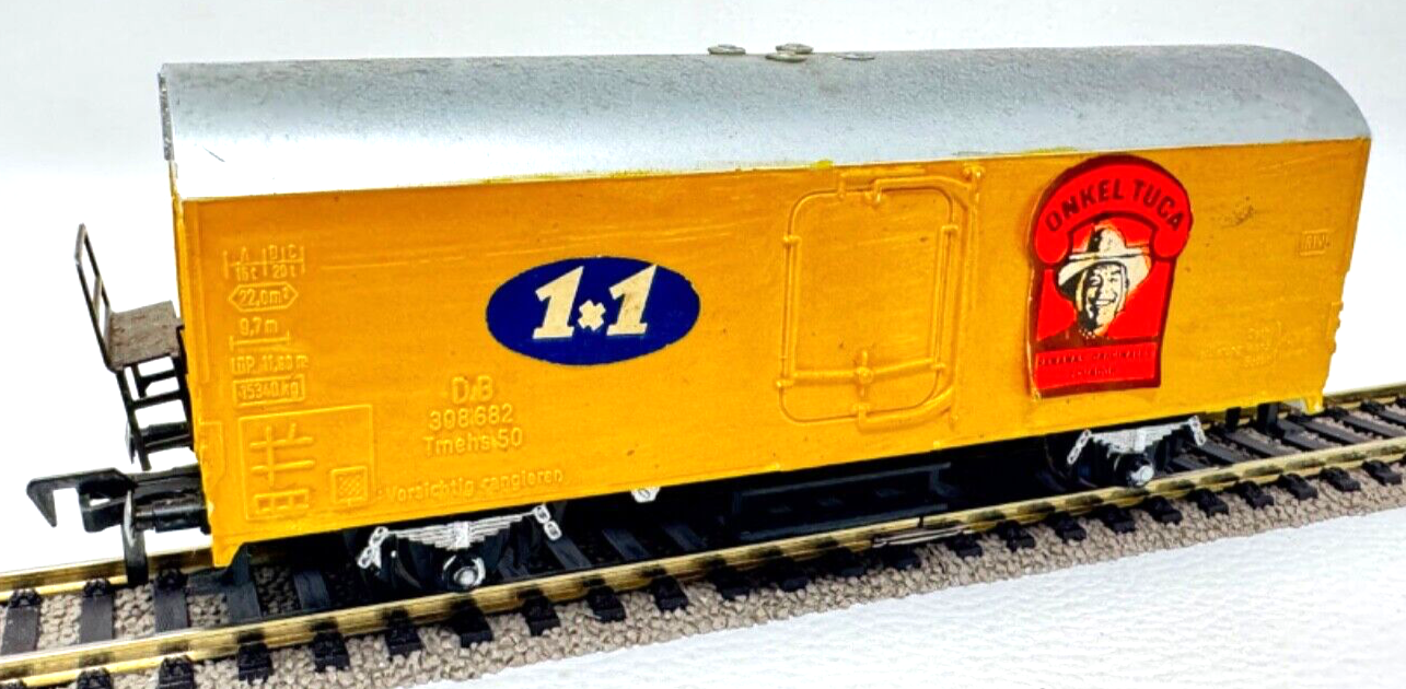 Fleischmann H0 gedeckter Güterwagen 308 682 DB - farblich verändert - 1:87 HO H0