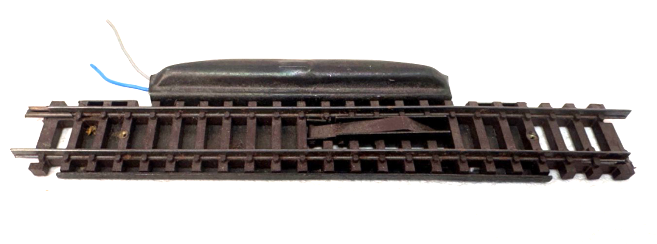 1x Stück Arnold N 1260 elektrisches Entkupplungsgleis braun - N 1:160 1x Stück Arnold N 1260 elektrisches Entkupplungsgleis braun - N 1:160