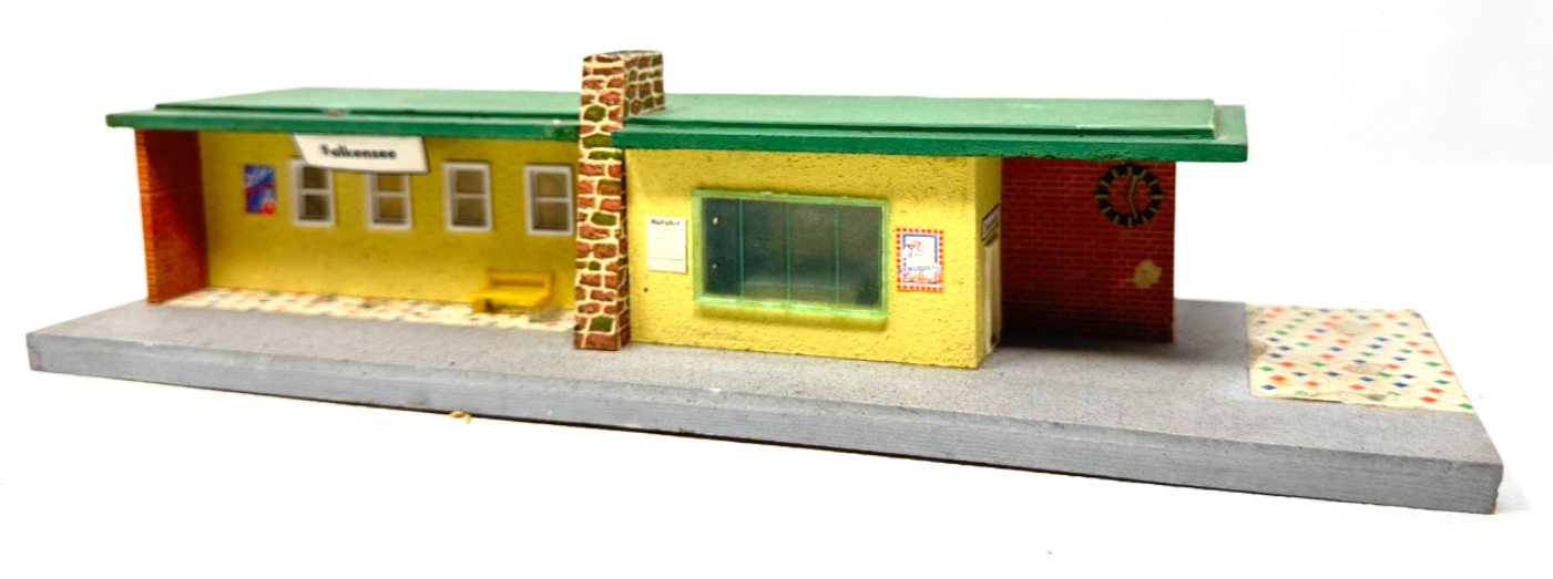 TEMOS DDR 0571 Falkensee Bahnhof Gebäude Holz - 32,2 x 12 x 7,5 cm - H0 HO 1:87 TEMOS DDR 0571 Falkensee Bahnhof Gebäude Holz - 32,2 x 12 x 7,5 cm - H0 HO 1:87