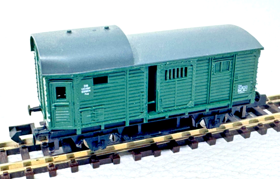 Arnold N 0449 Güterzug-Begleitwagen 123 697 Essen DB - grün / grau - N - 1:160 Arnold N 0449 Güterzug-Begleitwagen 123 697 Essen DB - grün / grau - N - 1:160