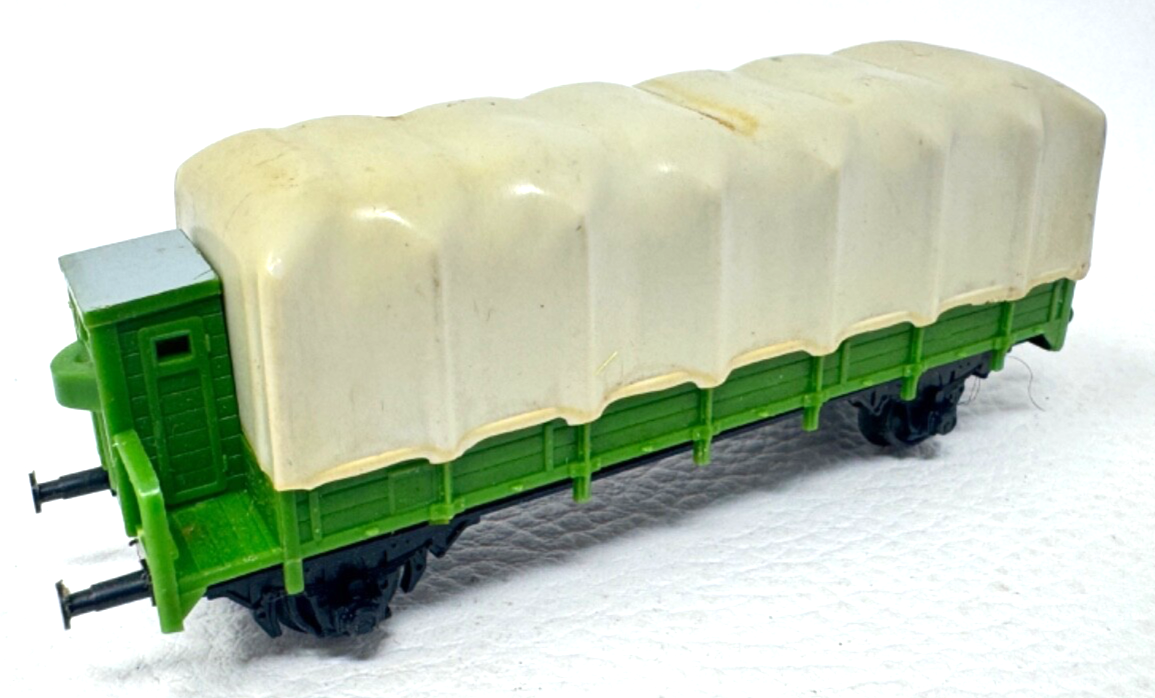 Berliner TT Bahnen BTTB Niederbordwagen mit Bremserhaus und Plane - TT - 1:120 Berliner TT Bahnen BTTB Niederbordwagen mit Bremserhaus und Plane - TT - 1:120