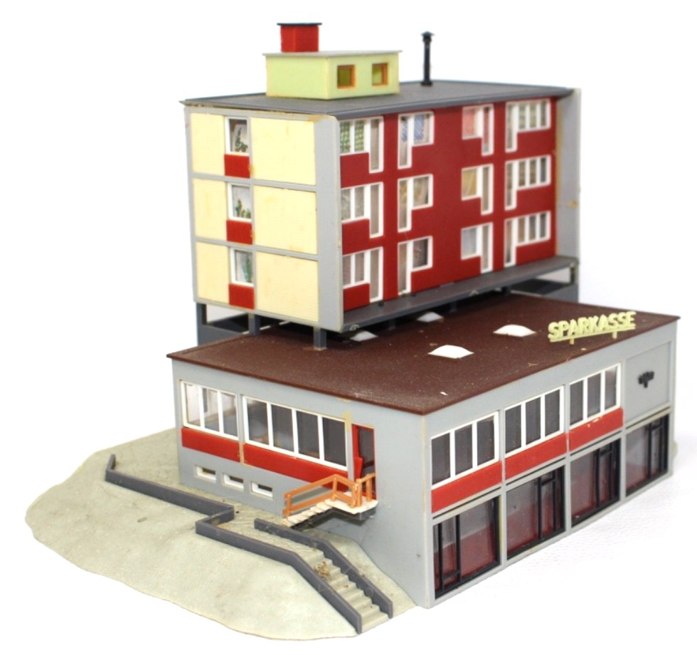 Faller B-928 Modernes Bankgebäude auf einem Berg 24 x 15 x 16,4 cm H0 HO 1:87