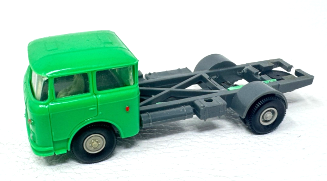 VEB Preto Permot HO Skoda Wasser-/Sprengwagen ohne Aufbau H0 HO 1:87