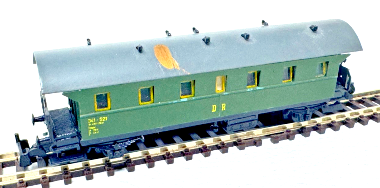 Herbert Stein N Bi 341-521 Personenwagen m. Toilettenfallrohre - N - 1:160 Herbert Stein N Bi 341-521 Personenwagen m. Toilettenfallrohre - N - 1:160