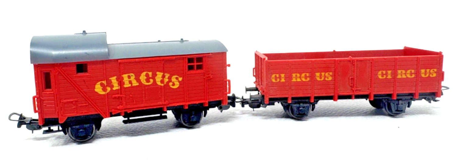 Piko H0 Güterwagen Güterzugbegleitwagen - Circus - rot - HO H0 1:87