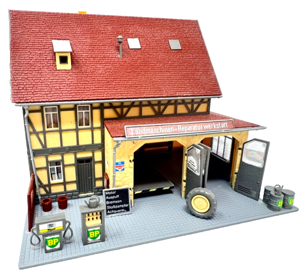 Vollmer H0 43682 Landmaschinen-Werkstatt - ca. 15,8 x 12,5 x 12,5 - H0 HO 1:87 Vollmer H0 43682 Landmaschinen-Werkstatt - ca. 15,8 x 12,5 x 12,5 - H0 HO 1:87
