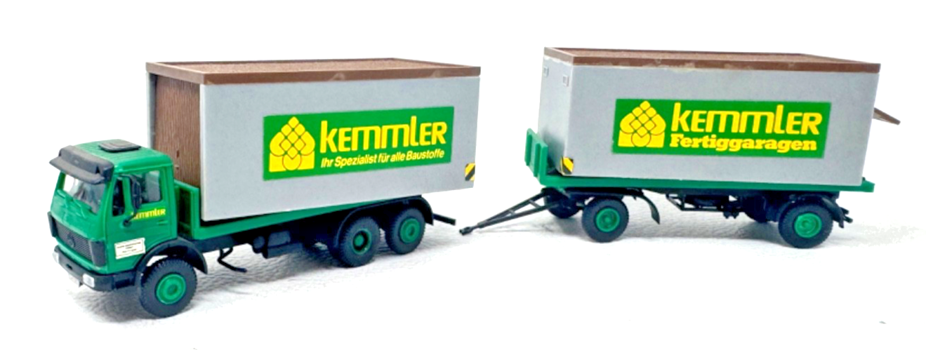 Kibri 10270 H0 - Mercedes Benz Plattform-Zug mit zwei Garagen - H0 HO 1:87