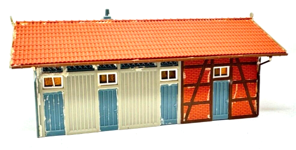 Bahnhof Toilettenhaus, aufgebaut HO H0 1:87 ca. 15,4 x 7,5 x 6,7 cm
