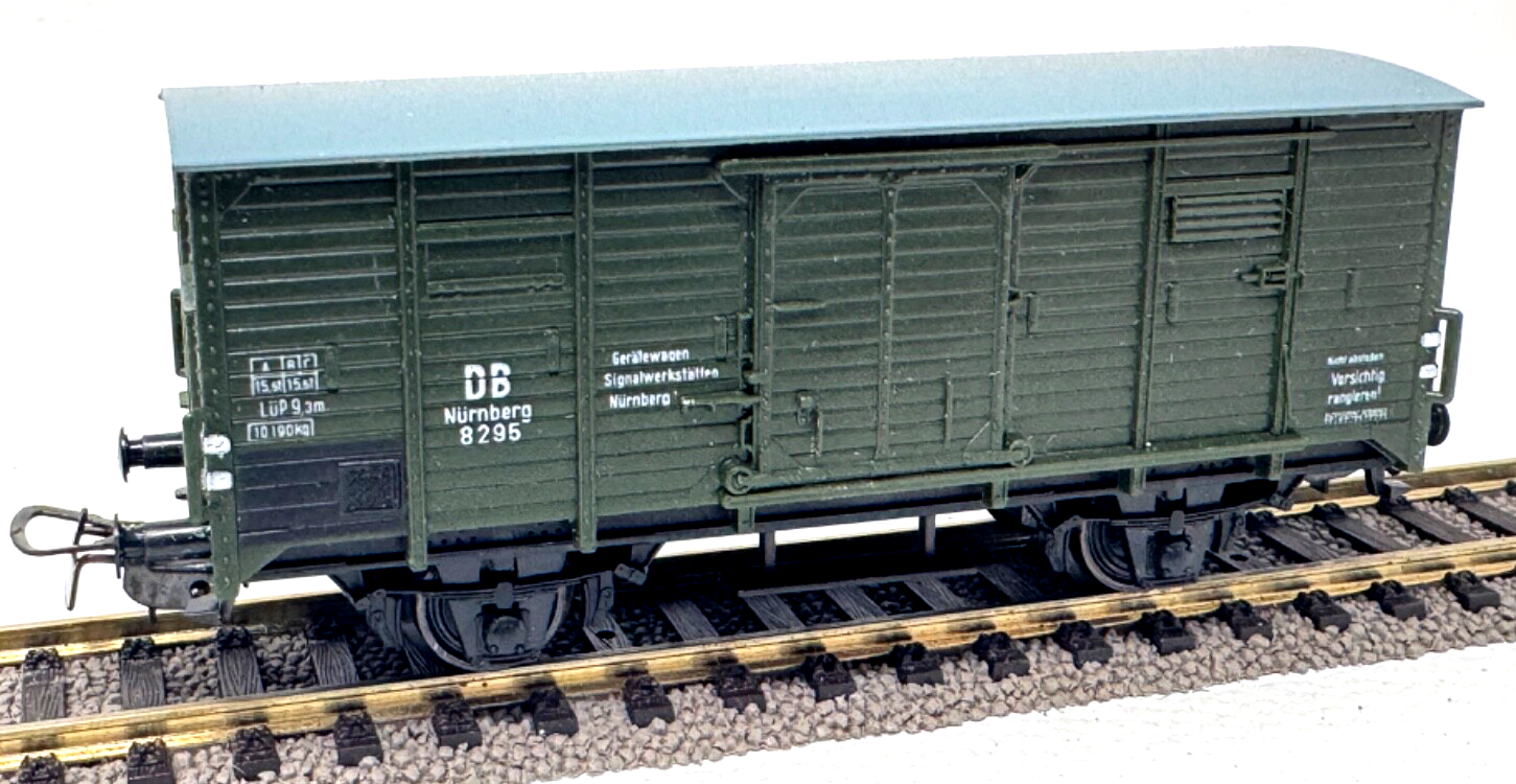 Piko Geschlossener Güterwagen DB Nürnberg 8 295 Gerätewagen - H0 HO 1:87