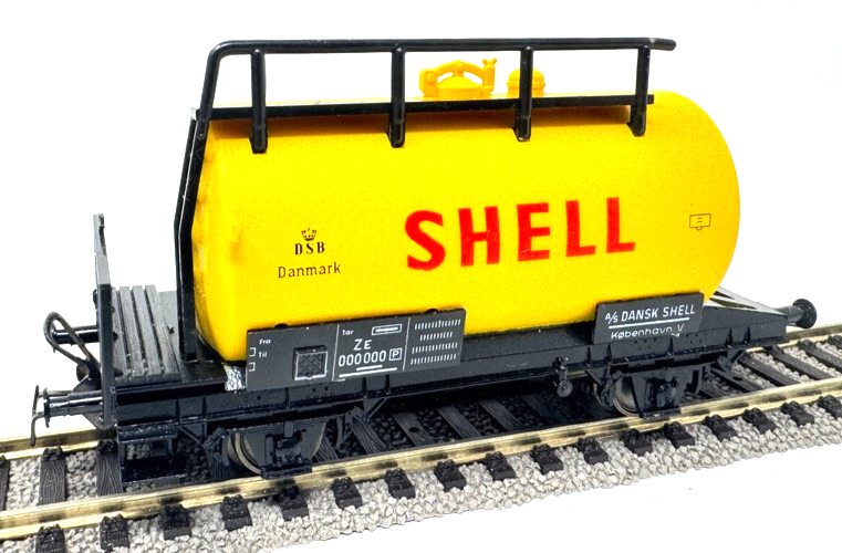 Piko Kesselwagen DSB Danmark ZE 000 000 Dansk SHELL m. Bremserstand - 1:87 HO H0