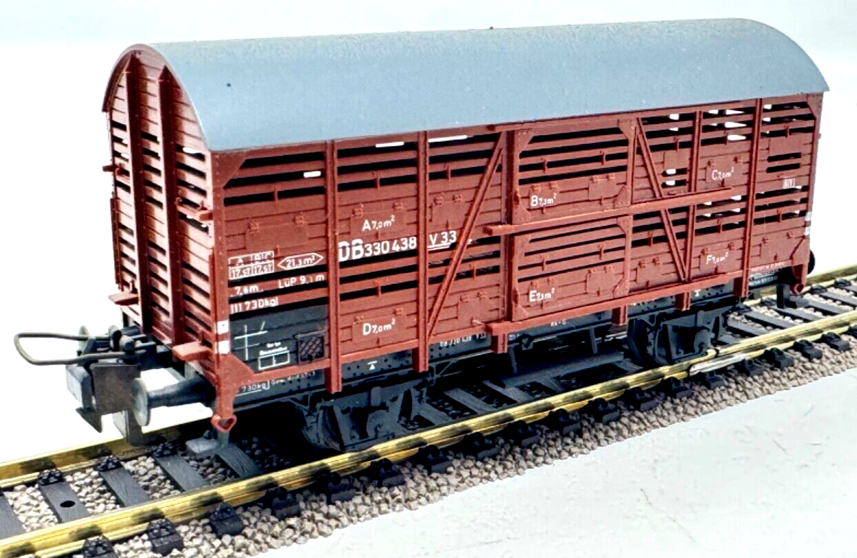 Trix Viehtransportwagen braun 330 438 DB - 1:87 HO H0 Trix Viehtransportwagen braun 330 438 DB - 1:87 HO H0