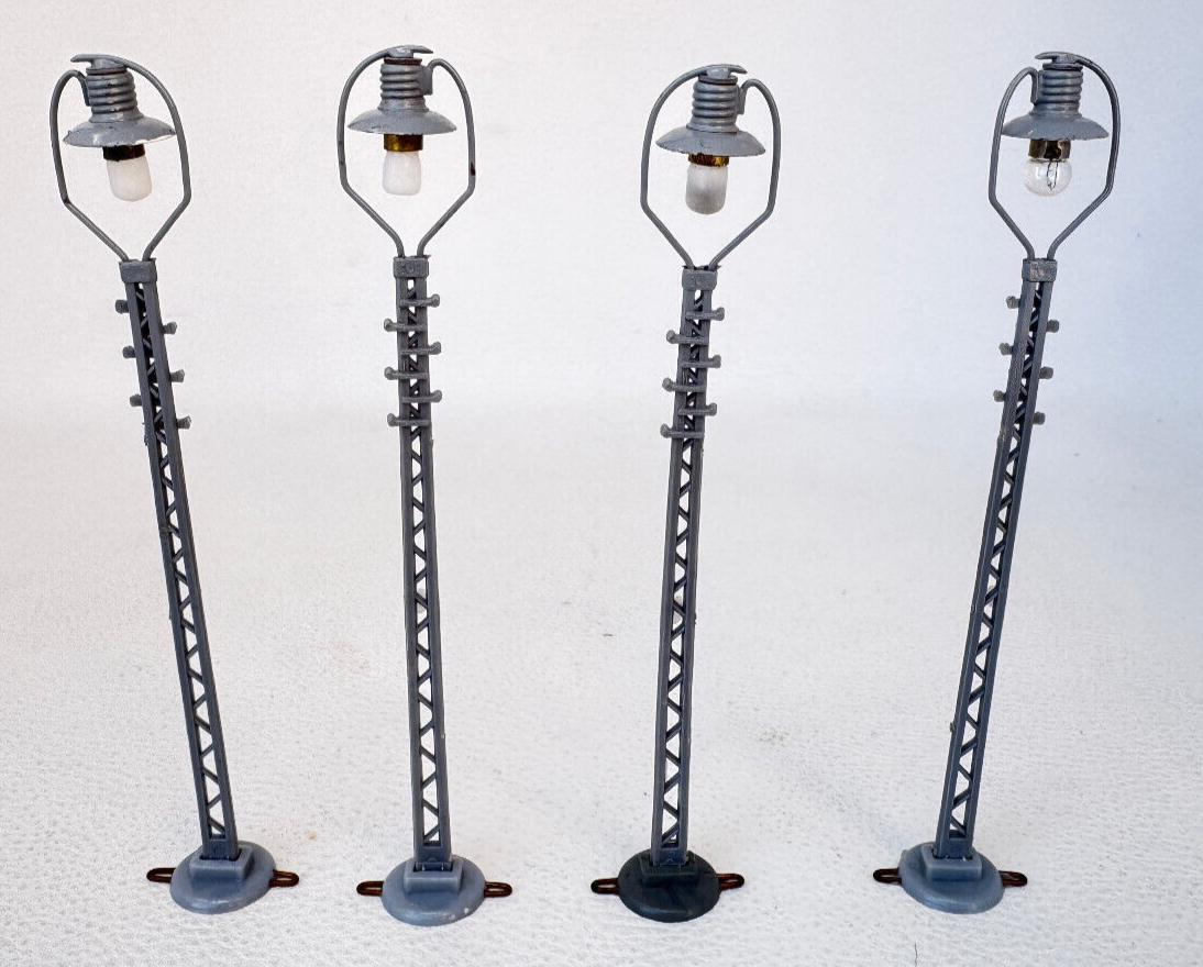 4x Leuchte HO Ring Leuchte - Gittermastleuchte - hellgrau - 12,8 cm - H0 HO 1:87 4x Leuchte HO Ring Leuchte - Gittermastleuchte - hellgrau - 12,8 cm - H0 HO 1:87