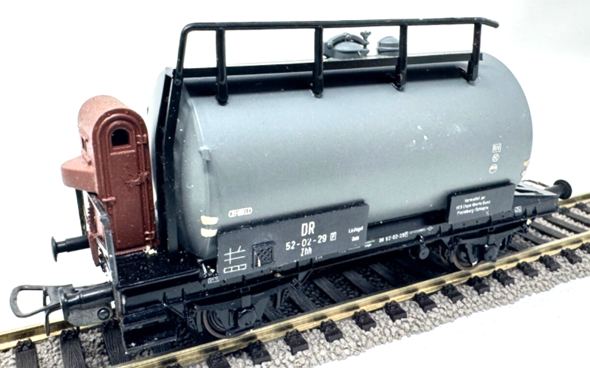 Piko Kesselwagen Zhh DR - 52-02-29 " VEB Chem Werke mit Bremserhaus - 1:87 HO H0