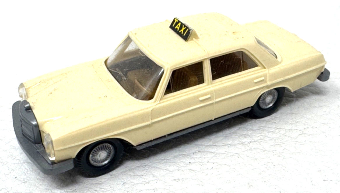 Wiking H0 Mercedes-Benz 200 Taxi - cremefarben - HO H0 1:87