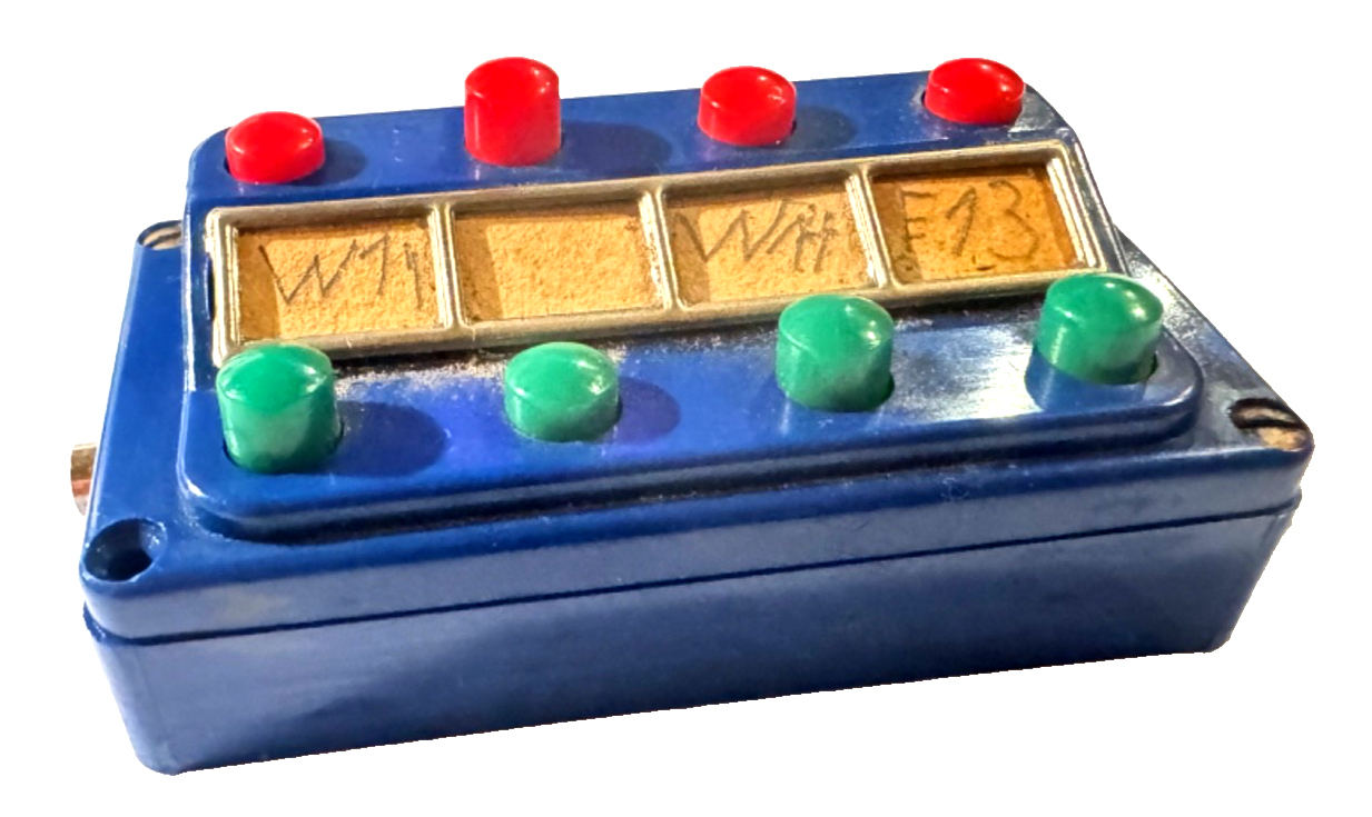Märklin 7072 Schaltpult 8 Buchsen zum Anschluß von 4 zweispuligen Magnetartikeln