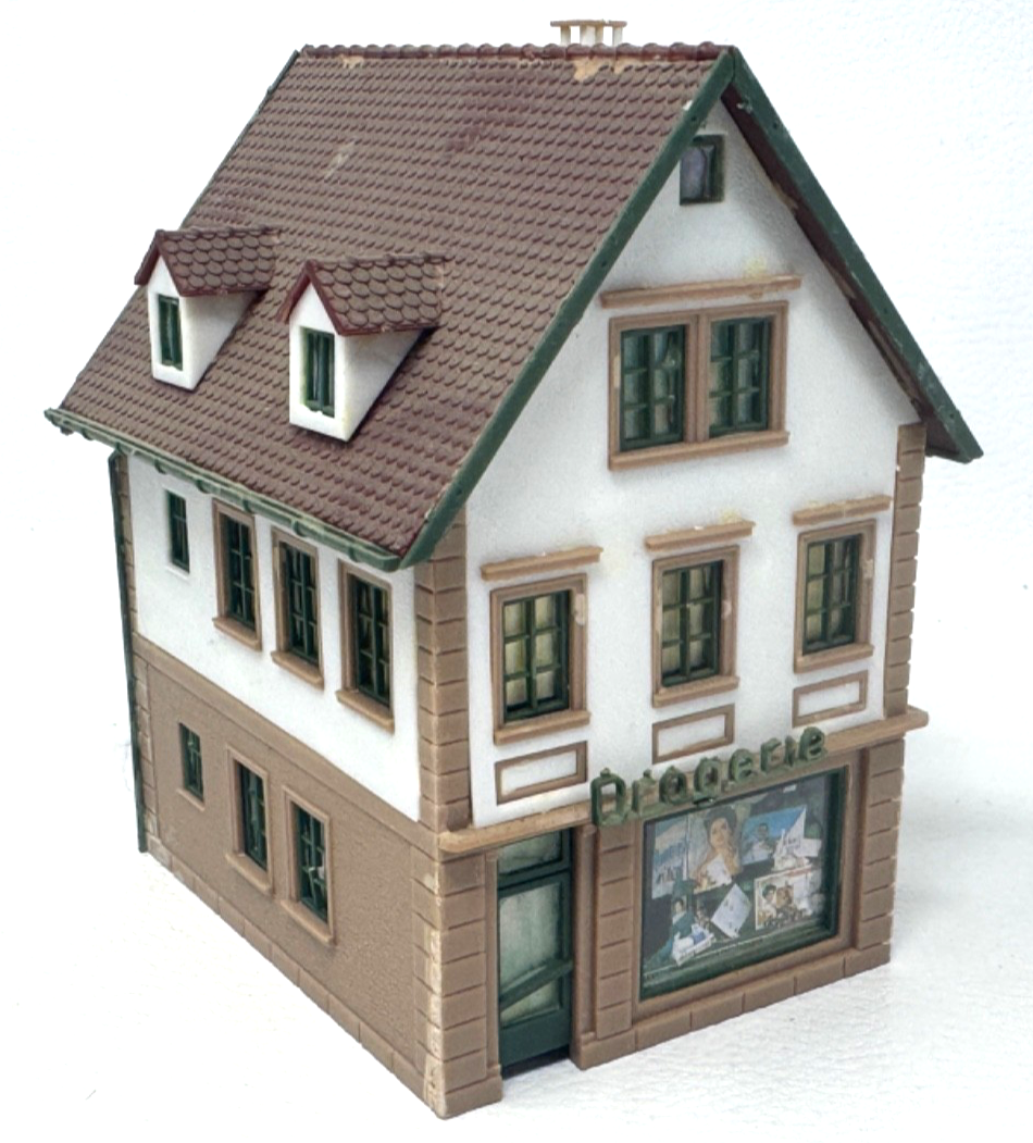 Faller H0 Stadthaus mit Drogerie Ladengeschäft und Mauer mit Tor - H0 HO 1:87