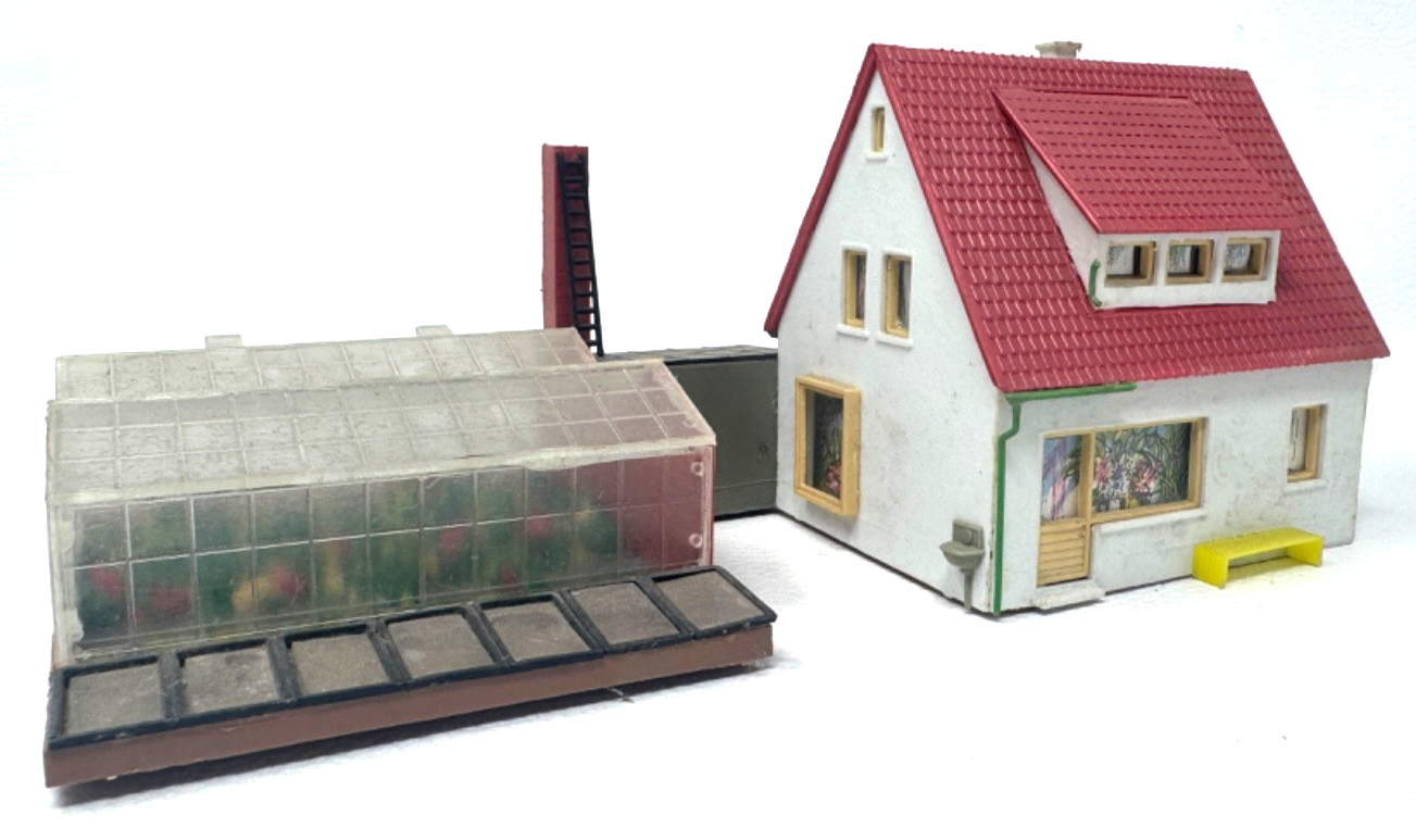 Auhagen kleine Gärtnerei ca. 19,5 x 10 x 8,4 cm - H0 HO 1:87