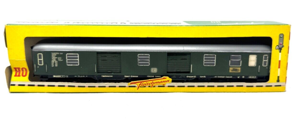 Fleischmann Gepäckwagen 106096 Esn / Pw4üm beleuchtet - 1:87 HO H0